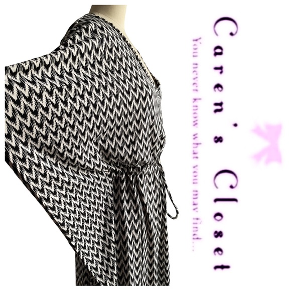 Calvin Klein Black & White Chevron Print Butterfly Sleeve Dress / Tunic. - Picture 5 of 6